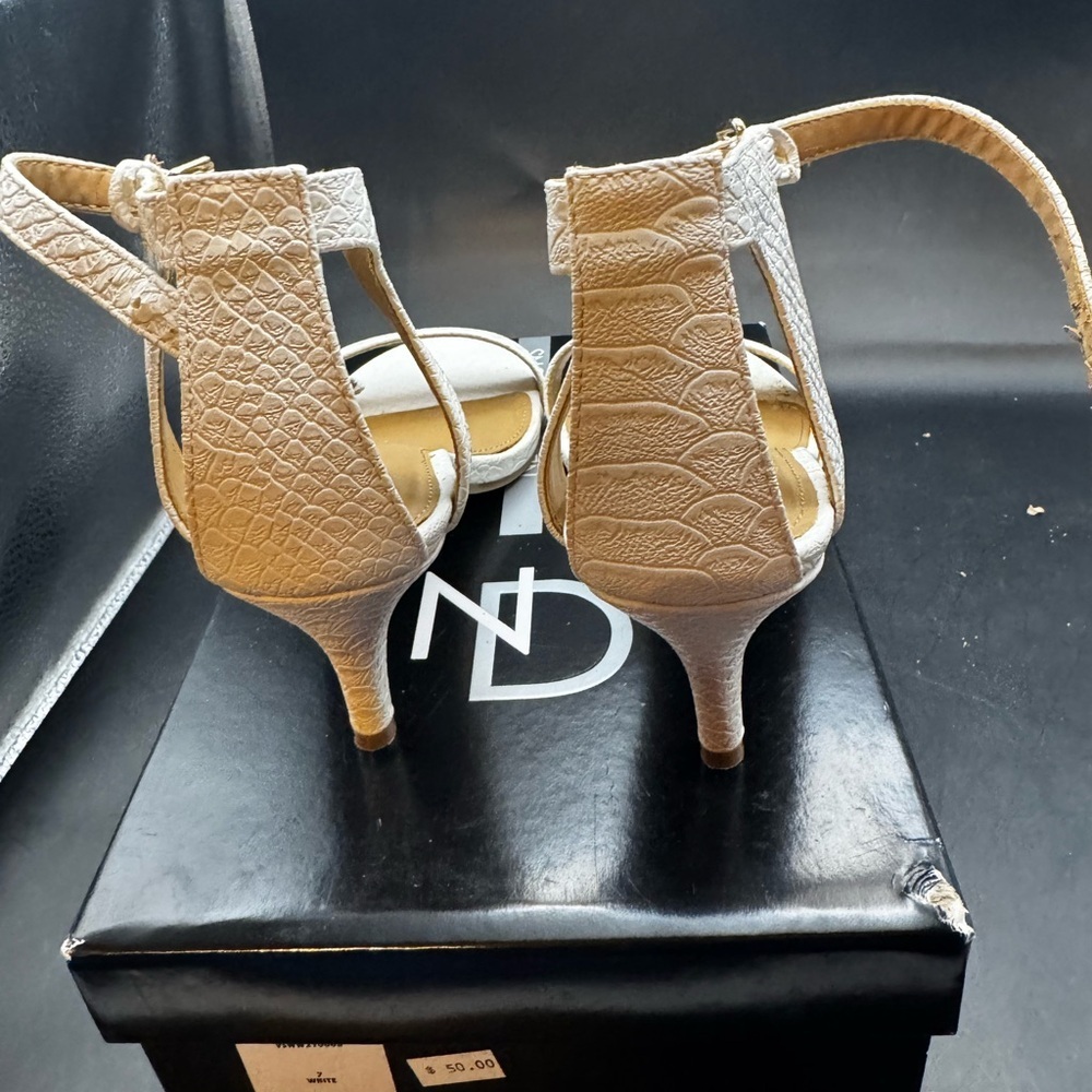 New Direction “Francine” White Open Toe Sling Back Heels Women’s Size 7  3” Heel - Picture 9 of 13
